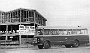Anni sessanta. Nuova zona industriale. Il servizio di autobus di fronte al nuovo centro di imbottigliamento della Itala Pilsen